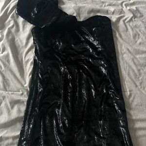 DO+BE Black One-Shoulder Dress